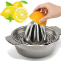Miniatyrbilde 1 av 4: Rustfritt stål sitronpresser, juicer med skålbeholder for appelsiner sitroner frukt hjemmelaget juice på kjøkkenet