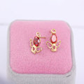 Miniatyrbillede 3 af 5: Forgyldte Charm Grøn Rundt Slibet Cubic Zirconia Lykkeengel Design Mini Post Stud Øreringe