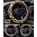 Miniatyrbild 2 av 3: Chic Leopard Print Fluffy Plush Rattmuff för Bilstryning Mjuk Vinter Varm Bil Rattmuff Skydd Stretch På Universal Passform 37-39cm