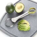 Miniatyrbillede 2 af 5: Avocado Slicer 2-i-1 Multifunktionel Rustfrit Stål Skræller Køkkenredskab