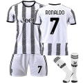 Miniatyrbillede 1 af 2: Juventus F.C. 22-23 Hjemmetrøje Cristiano Ronaldo nr. 7 Fodboldtrøjedragt W C 18