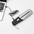 Pikkukuva 5 / 9: Zelic Kannettava Paperisilppuri Pieni Kädessä Pidettävä USB-käyttöinen Toimisto- ja Kotikone Paperiasiakirjojen Silppuri
