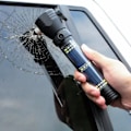 Miniatyrbild 4 av 5: Multifunktionell Bilsäkerhetshammare, Allt-i-ett Nödutrymningshammare med Fönsterbrytare, Säkerhetsbältesklippare, Mobil Ström, LED-ficklampa