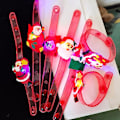 Miniatyrbilde 4 av 5: Glødende Ring Blink Party LED Brosje Gløder i Mørket Jente Lys Opp Leke Julepat Sirkel