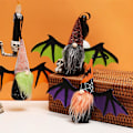 Pikkukuva 2 / 5: Halloweenin Kasvoton Tonttu Lepakkosiiven Mukaansa Otettava Pehmolelu Riippuva Ruotsalainen Pehmolelu Tonttu Tomte Lelut Koti Sisustus Violetit Siivet