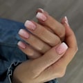 Miniatyrbild 1 av 3: Korta Nude Lösnaglar Fyrkantiga Tryck på Naglar Gradient Nageltippar Full Täckning Söta Falska Naglar för Kvinnor och Flickor 24 st