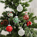 Miniatyrbillede 2 af 5: Julekugler 25stk/æske Rød Grøn Hvid Julekugler Æskepakke