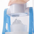 Miniatyrbild 3 av 5: Manuell Hemma Mini Smoothie Maskin Handvevad Is Soft Maskin Sked Stöd Köksredskap Organizer Po
