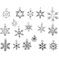 Pikkukuva 2 / 5: Sekalaiset Lumihiutale-riipukset Joulukoristeiksi DIY-korujen valmistukseen (100 grammaa, noin 90 kpl, hopea)