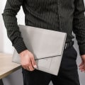 Miniatyrbilde 5 av 5: Laptopveske. Lær overflate, frostet innerfôr. For nettbrett opptil 18,3 tommer Grå