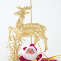 Miniatyrbillede 5 af 5: Julelysestativ med julemand, elg, snefnug og stjerner - Julebryllupsfestborddekoration - Lysestativgave - Elg