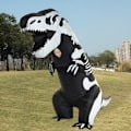 Pikkukuva 3 / 5: Halloween-dinosaurin puku, ilmapallomainen T-Rex-dinosaurin puku aikuisille