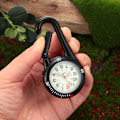 Miniatyrbillede 5 af 5: Sort Clip-on quartz karabinhage ur Rygsæk Vandtæt og stødsikkert lommeur Selvlysende udendørs