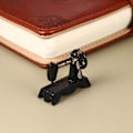 Pikkukuva 4 / 4: Nukkekodin Kalusteet Hieno Mini Ommelkone Miniatyyri Ommelkone Retro Ompeleiden käsityöt KidsB Black 3.5X2.8CM