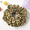 Miniatyrbillede 3 af 5: Store Satin Scrunchies  Silke Oversize Scrunchie til Tykt langt Hår Scrunchie Bobbles Hårelastikker Jumbo til Kvinder Piger（4p