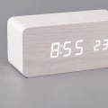Miniatyrbild 2 av 5: Digital väckarklocka LED Trä Skrivbords Klockor Röststyrning Klocka Bänkskivor Ornament för Hem Sovrum Studio (Vit)