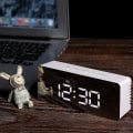 Miniatyrbild 3 av 5: LED-Spegel Digitalt Bordbordsklocka Visar Datum Temperatur För Hem Sovrum Skrivbord Elektronisk Väckarklocka