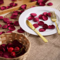 Miniatyrbilde 3 av 5: Roseblader for Valentinsdagdekor, Separert Klar til Bruk Myke Silkeblomsterblader for Bryllup Blomstjentekurv, Bord