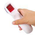 Miniatyrbild 3 av 5: Beröringsfri infraröd panntermometer med trefärgad bakgrundsbelyst digital display för omedelbar avläsning av bebisens temperatur