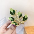 Miniatyrbild 5 av 5: Koreanska höstlöv metallklämma Opal inlagt guld hajklämma för kvinna flickor Födelsedagspresenter grön