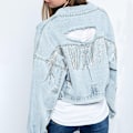 Miniatyrbilde 2 av 7: Damelanget Denimjakke med Frynser og Strass Light Blue M