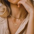 Miniatyrbild 5 av 5: TS-inspirerat Halsband för Kvinnor SWIFTIE Gold Signature