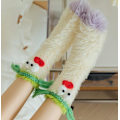 Miniatyrbillede 2 af 7: Fuzzy Quirky Mid-Calf Sokker White