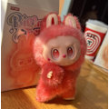 Pikkukuva 2 / 6: Labubu 3.0 Kolmas sukupolvi High-Energy Face Doll pehmo riipus, Macaron red