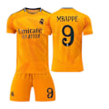Pikkukuva 2 / 3: Real Madrid Lapset ja Aikuiset Jalkapallopaita No. 9 2024-2025 M
