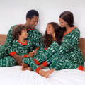 Miniatyrbillede 1 af 5: Juletræ og Snefnug Mønster Pyjamasæt Kid 5T