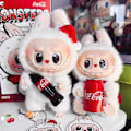 Miniatyrbillede 2 af 5: The Monsters Spændende Macaron Plysdukker Figurlegetøj Blind Boxes Autentiske POPMART The Monsters Labubu Coca-Cola Plys Blind Box