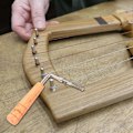 Miniatyrbilde 3 av 5: 7 stk. Stemmeskruer med L-formet stemmenøkkel for lyreharpestrømmer og andre primitive strengeinstrumenter