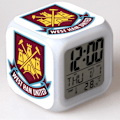 Miniatyrbild 4 av 5: SSRGV Fotbollsliga Färgglad Väckarklocka, LED Digital Färgväxlande Kvadratisk Väckarklocka, Kreativ Väckarklocka Gåva (form V)