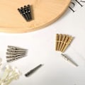 Pikkukuva 5 / 5: 24 kpl Metalliset Cribbage-naulat, Kartiomainen Muotoilu Cribbage-laudan Nauloille Sopii 1/8 Tuuman Reikään 3 Väriä Cribbage-naulat Perinteiset Lautapelivarusteet