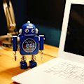 Miniatyrbild 2 av 5: Smart Robot Digital Väckarklocka Temperatur Display Skrivbordsklockor Med Snooze-läge Hem Sovrum Bordsdekoration För Barn Present