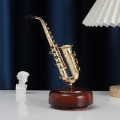 Miniatyrbild 3 av 5: Klassisk musikbox saxofon fransk staty retro handvevad mu