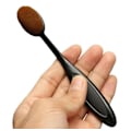 Miniatyrbillede 3 af 3: OVAL Sminkborste för foundation/concealer/primer mm. från KABUKI Svart
