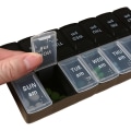 Miniatyrbild 4 av 8: Praktiskt Hållbar Dosett Medicinask Tablettask Svart