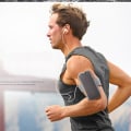 Miniatyrbillede 5 af 11: Genomtänkt Armbandsväska med hörlursingång (Sport & Fitness) Musiknot Grå