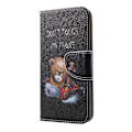Pikkukuva 2 / 5: Ristikuvioitu Kuviollinen Lompakkokotelo Samsung Galaxy S10 - Angry Bear ja varoitussanat Black