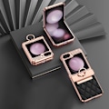 Miniatyrbilde 3 av 3: Etui til Samsung Galaxy Z Flip6 5G med Rhinestone-dekor, Lær+PC, Rutermønster - Svart Black