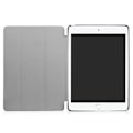 Miniatyrbild 3 av 9: iPad 9.7" (2017) Slim fit tri-fold fodral - Do Not Touch My Pad Svart