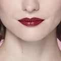 Pikkukuva 4 / 5: L'Oréal Paris - Lakattu nestemäinen huuliväri - Brilliant Signature - Sävy: Be Powerful (312) - 6,4 ml Rød
