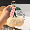 Miniatyrbillede 1 af 7: Cherry Pom Pom Ball Pendant Nøglering Nøglering Biltaske Pung nøgle White