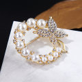 Pikkukuva 4 / 5: Uusi Pearl Rhinestone Circle Butterfly rintaneula naisille Tren 1PC