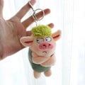 Miniatyrbillede 2 af 8: Yndig dyr nøglering Grønt sjovt hår Dyr Pig Doll Legetøj A3