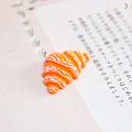 Miniatyrbillede 1 af 5: 3 STK Dukkehus Miniature Kunstig Fake Cake brødkiks Ki 3(Croissant A)