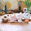 Miniatyrbillede 3 af 8: Kawaii blødt udstoppet dyr Lille kat nøglering Plys taske Bil Pe White