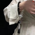 Pikkukuva 1 / 8: Tupsu rannerengas käsin kierretty helmi Buddhalainen Rosary Riipus helmi Ch K