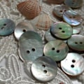 Pikkukuva 2 / 4: 100 kpl/erä Natural Mother of Pearl Pyöreän kuoren ompelunapit